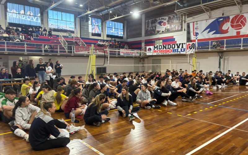 Al PalaManera studenti e pumine con “Che campioni in campo”