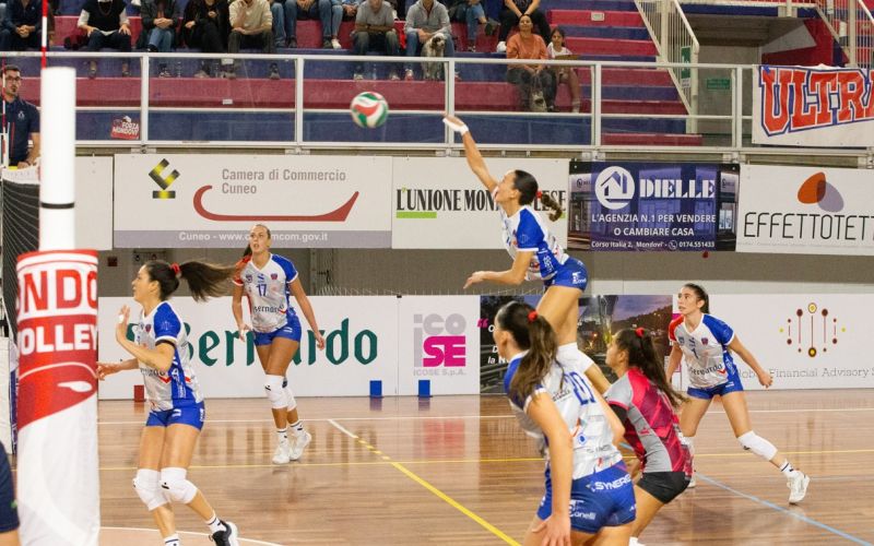 Esordio amaro per la Acqua S.Bernardo Mondovì Volley: Garlasco si impone in tre set
